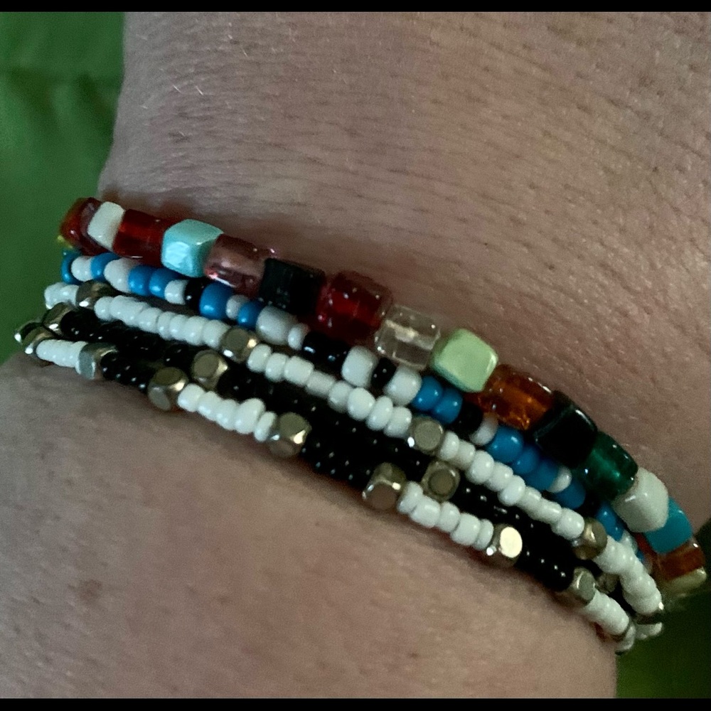 Lot of 5 beaded stretch bracelets